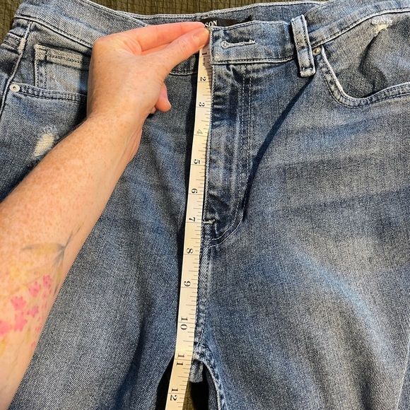 Women’s distressed Blue Jeans - Picture 5 of 7